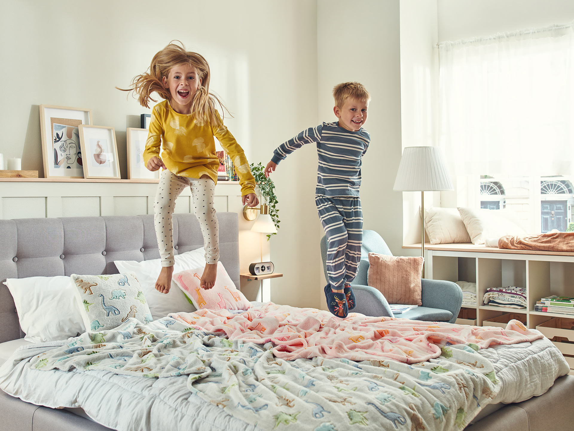 Set Warm Hug Kids — fëmijë në shtrat